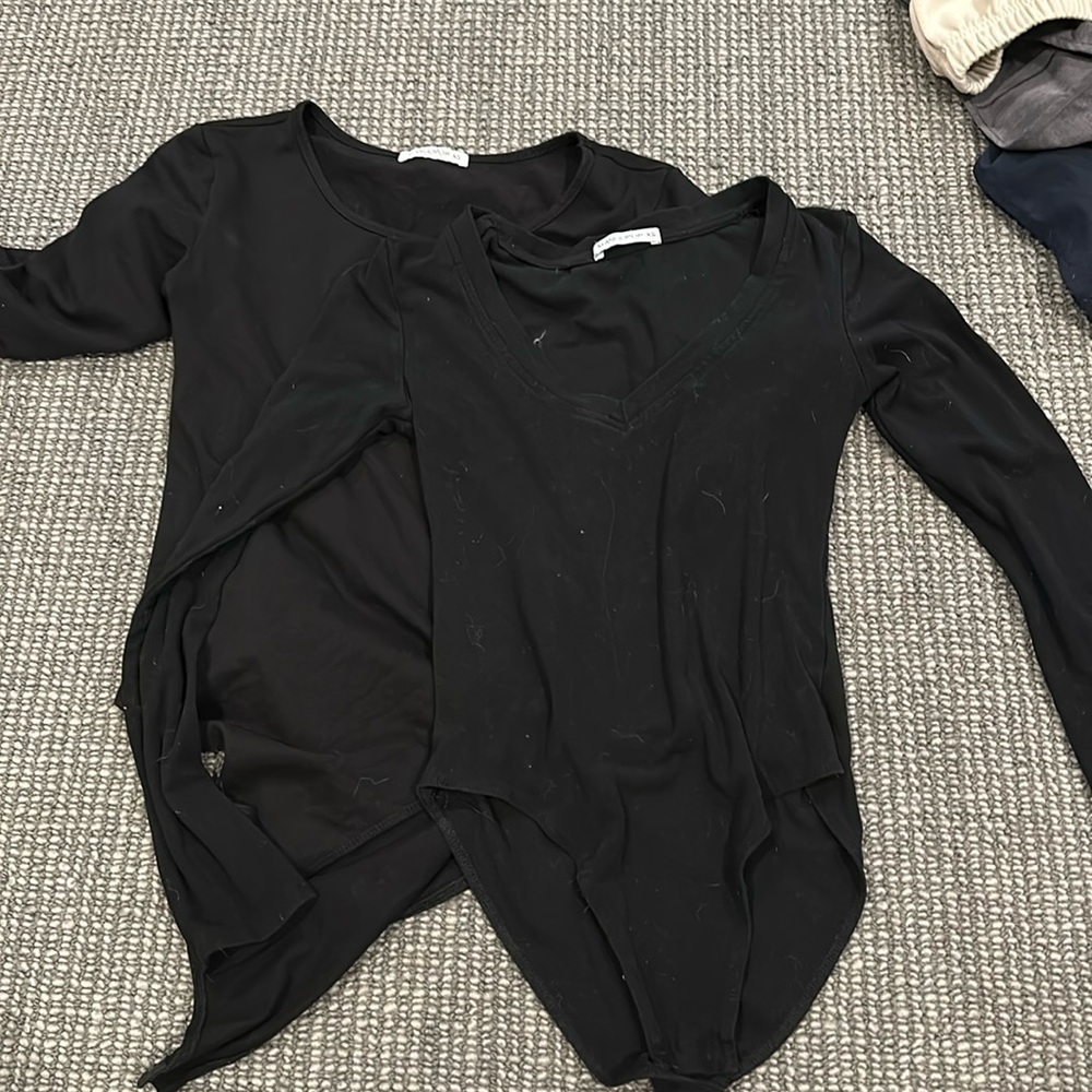 2x black body suits